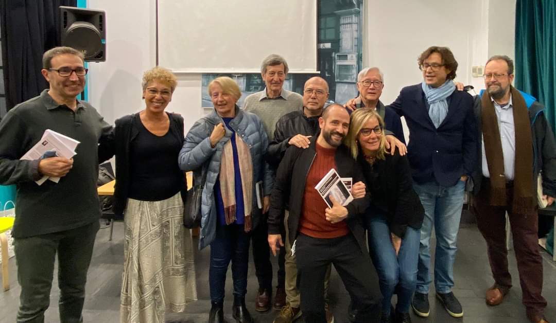 Varios de los autores en la presentación del libro en Barcelona (5-11-2021)